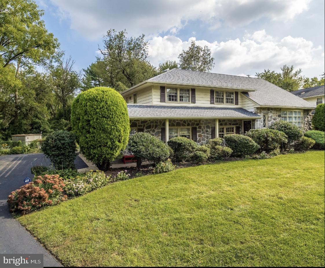 Side view/2 car garage entry and driveway