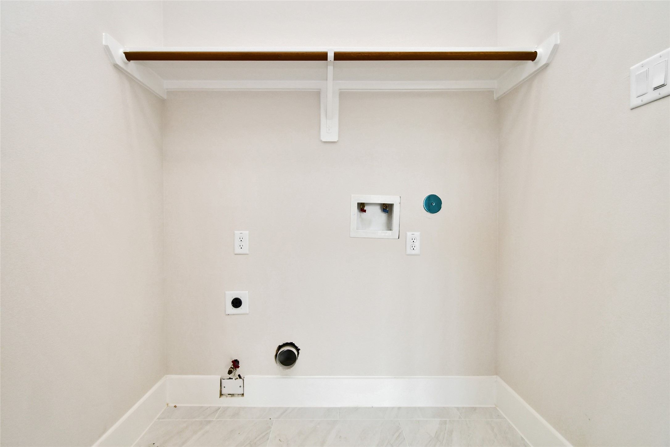 3231 Tuam Street Houston, TX 77004 - Photo 40 of 49 a bathroom with a bathtub