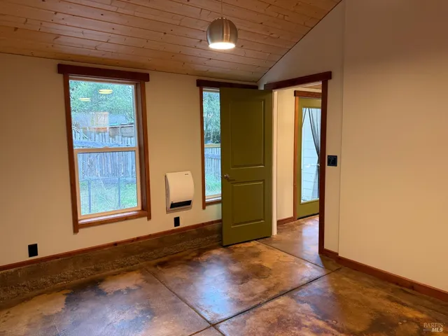 $2,100 | 39143 South Highway 1, Gualala, CA 95445