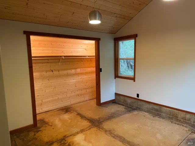 $2,100 | 39143 South Highway 1, Gualala, CA 95445