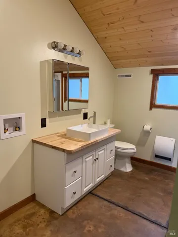 $2,100 | 39143 South Highway 1, Gualala, CA 95445