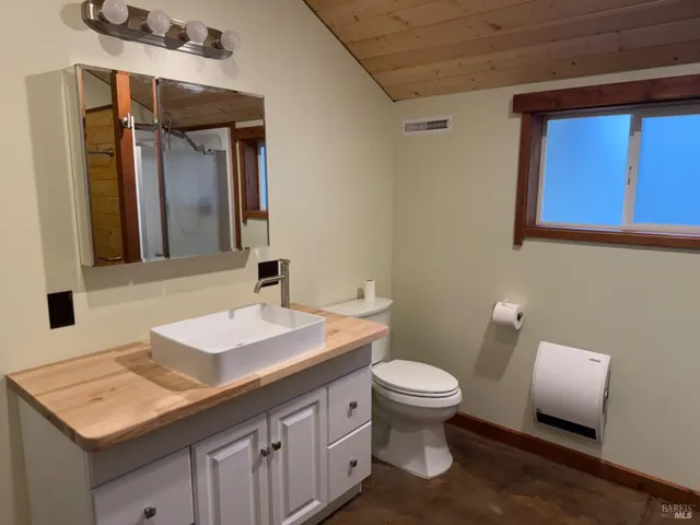 $2,100 | 39143 South Highway 1, Gualala, CA 95445