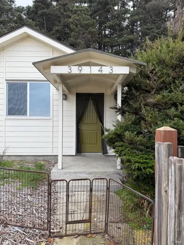 $2,100 | 39143 South Highway 1, Gualala, CA 95445