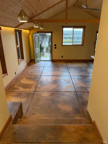 $2,100 | 39143 South Highway 1, Gualala, CA 95445