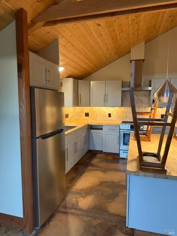 $2,100 | 39143 South Highway 1, Gualala, CA 95445