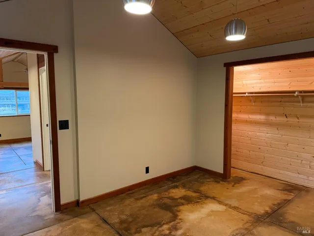 $2,100 | 39143 South Highway 1, Gualala, CA 95445