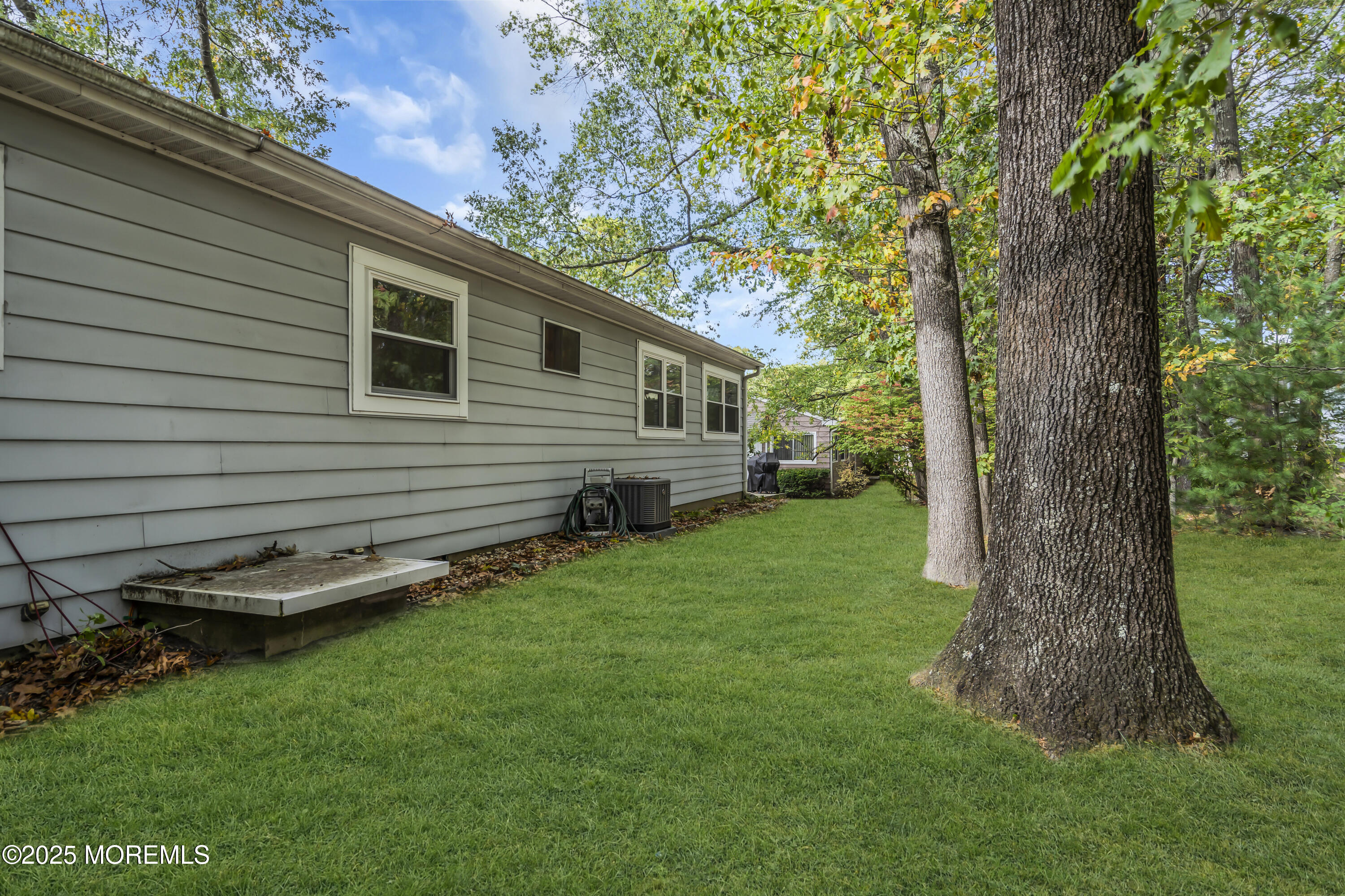 7 B Roosevelt City Road, Unit B Whiting, NJ 08759 - Photo 17 of 48 a backyard of a house with lots of green space