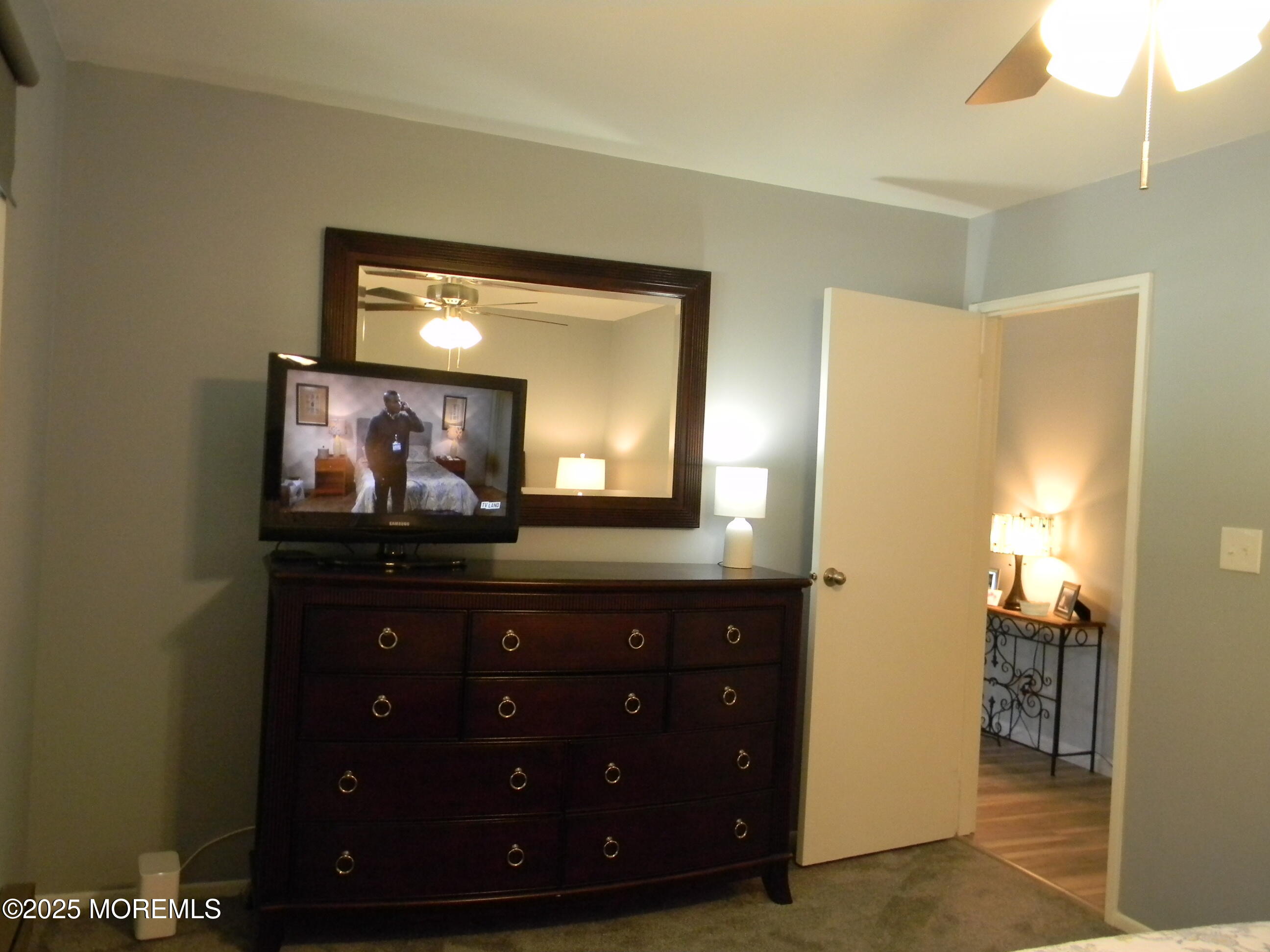 7 B Roosevelt City Road, Unit B Whiting, NJ 08759 - Photo 24 of 48 a living room with a mirror and a wooden floor