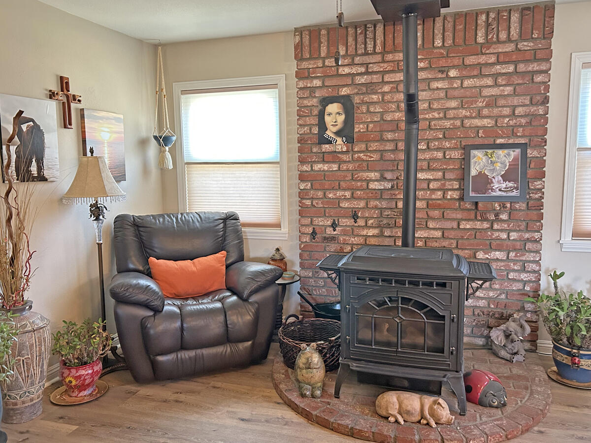 8753 Elizabeth Lake Road Leona Valley, CA 93551 - Photo 10 of 38 IMG_9509