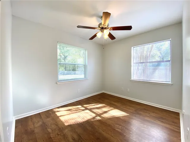a view of empty room with window