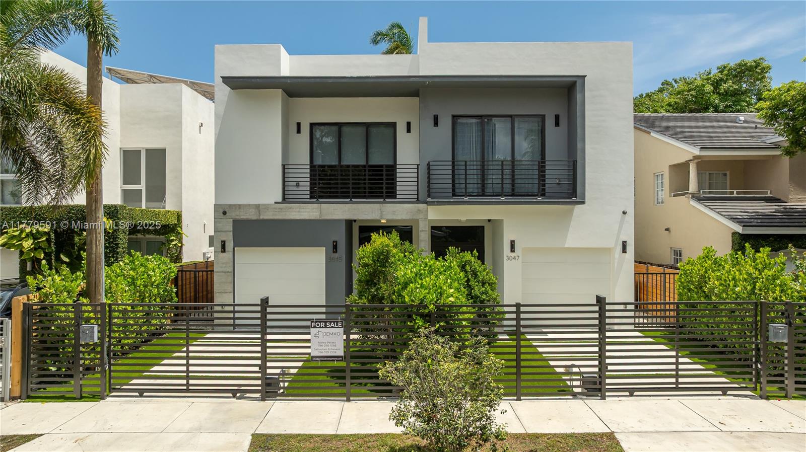 3045 Elizabeth Street, Unit 3045 Miami, FL 33133 - Photo 2 of 72 a front view of a house with garden