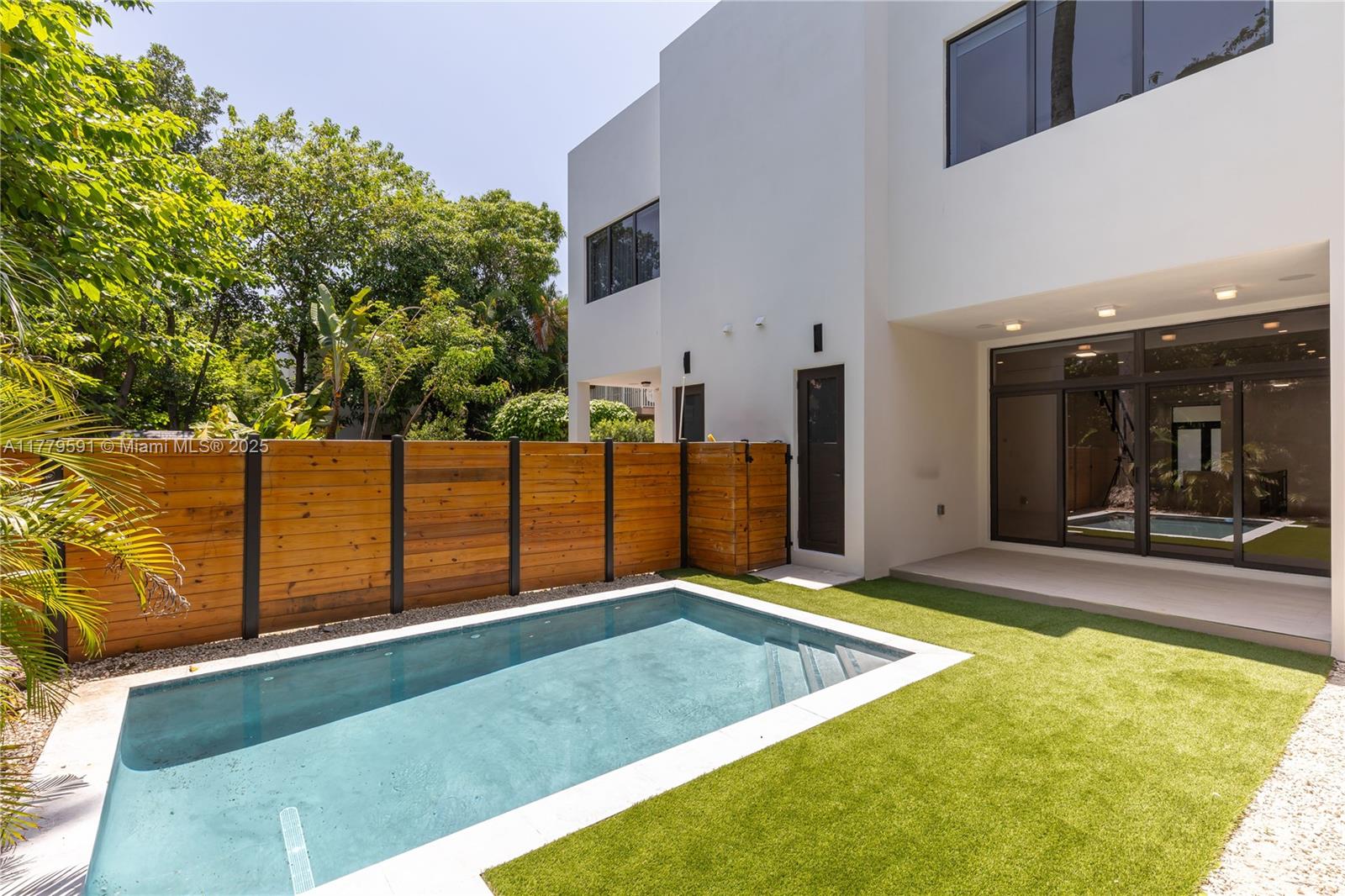 3045 Elizabeth Street, Unit 3045 Miami, FL 33133 - Photo 23 of 72 a view of an outdoor space