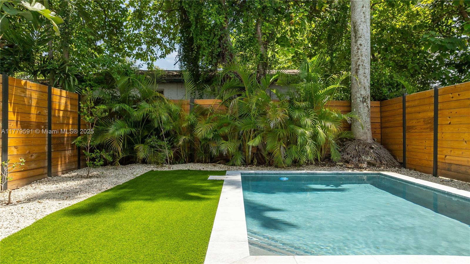 3045 Elizabeth Street, Unit 3045 Miami, FL 33133 - Photo 26 of 72 a view of a backyard