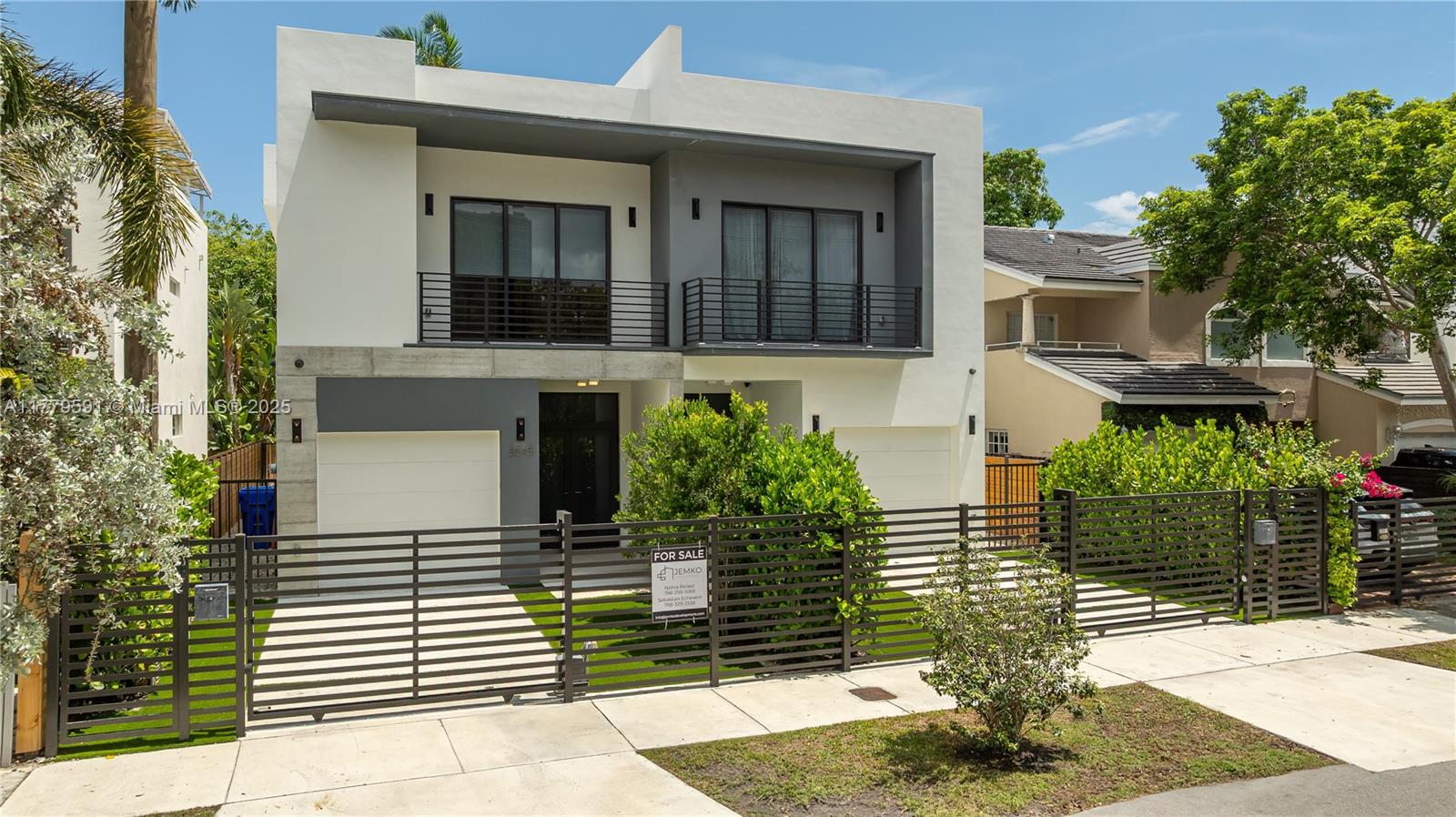 3045 Elizabeth Street, Unit 3045 Miami, FL 33133 - Photo 4 of 72 a front view of a house with garden