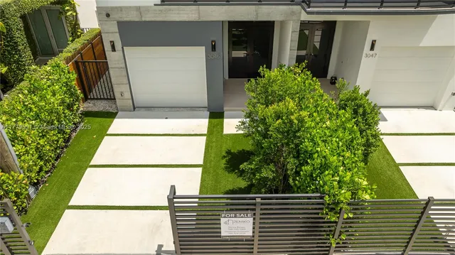a view of entryway and hall