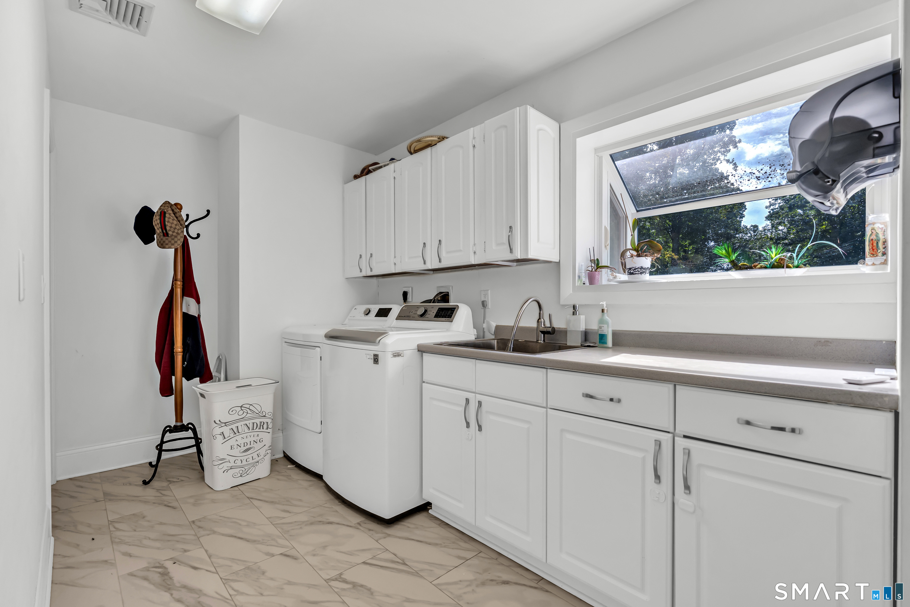 68 Parry Road Stamford, CT 06907 - Photo 11 of 39 Gallery Image 11