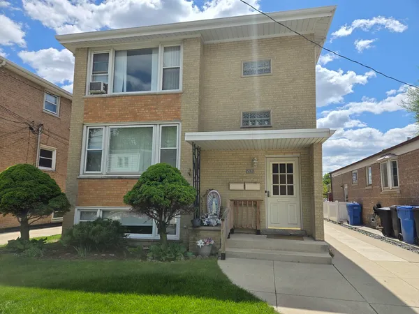$2,000 | 5325 West 53rd Place, Chicago, IL 60638