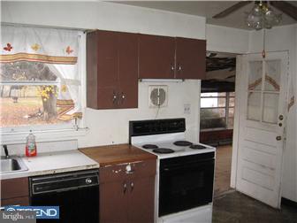 908 Jamestown Road Broomall, PA 19008 - Photo 3 of 7 Gallery Image 3