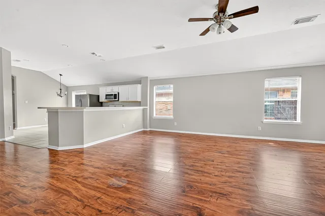 $1,800 | 5615 Brookhollow Oaks Trail, Houston, TX 77084