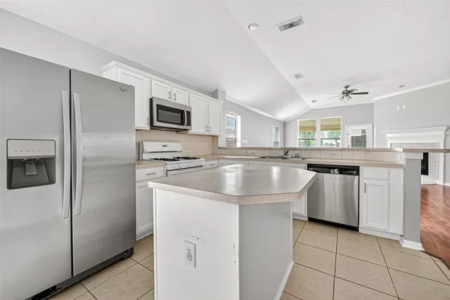 $1,800 | 5615 Brookhollow Oaks Trail, Houston, TX 77084