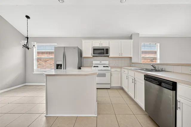 $1,800 | 5615 Brookhollow Oaks Trail, Houston, TX 77084