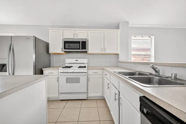 $1,800 | 5615 Brookhollow Oaks Trail, Houston, TX 77084