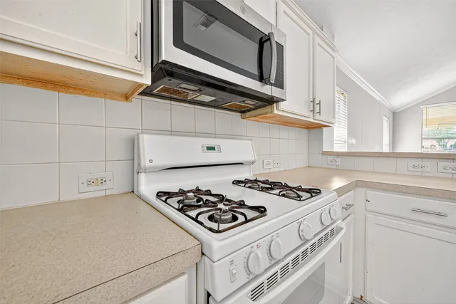 $1,800 | 5615 Brookhollow Oaks Trail, Houston, TX 77084