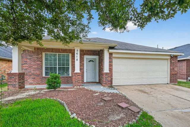 $1,800 | 5615 Brookhollow Oaks Trail, Houston, TX 77084