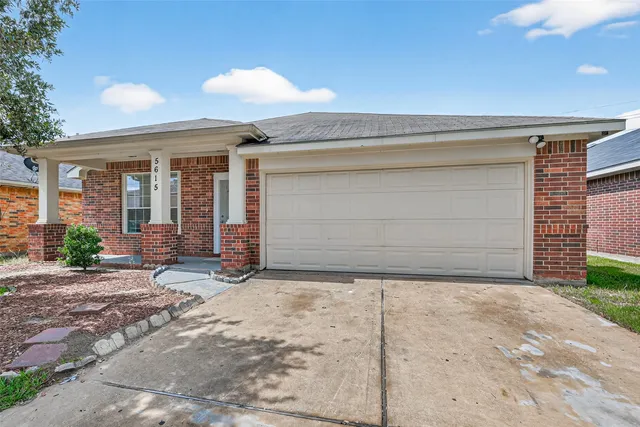 $1,800 | 5615 Brookhollow Oaks Trail, Houston, TX 77084