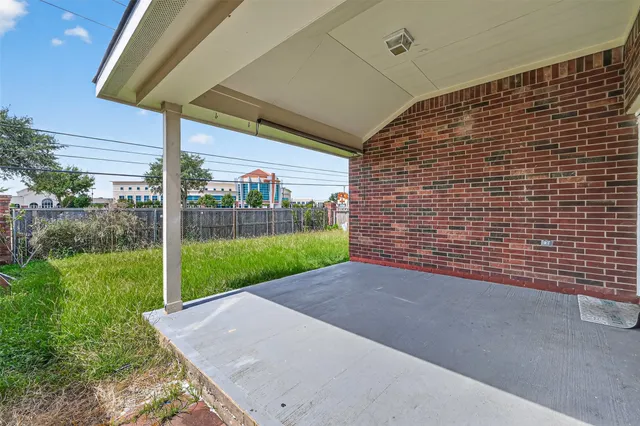 $1,800 | 5615 Brookhollow Oaks Trail, Houston, TX 77084