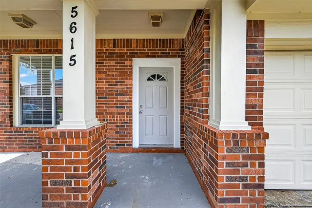 $1,800 | 5615 Brookhollow Oaks Trail, Houston, TX 77084