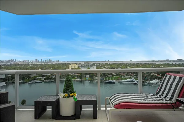 $5,000 | 4775 Collins Avenue, Unit 1806, Miami Beach, FL 33140