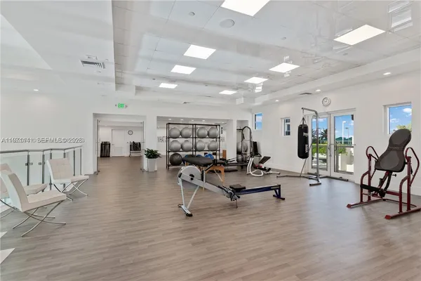 $5,000 | 4775 Collins Avenue, Unit 1806, Miami Beach, FL 33140
