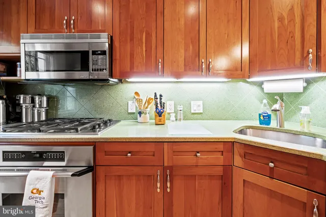 $6,000 | 750 9th Street Southeast, Washington, DC 20003