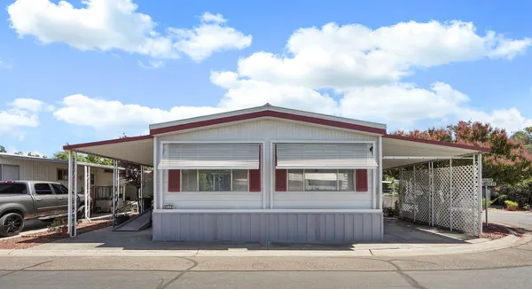 a view of back yard of the house