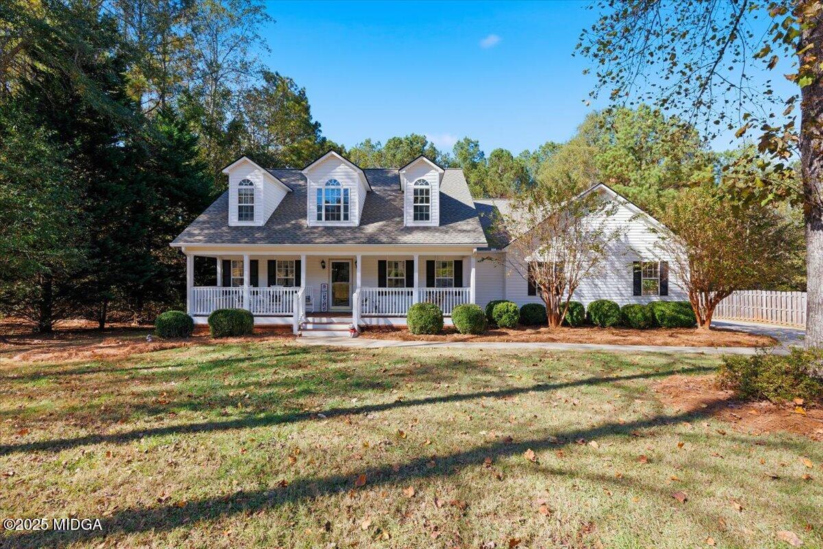 664 Aarons Circle Gray, GA 31032 - Photo 1 of 46 a front view of a house with swimming pool having outdoor seating