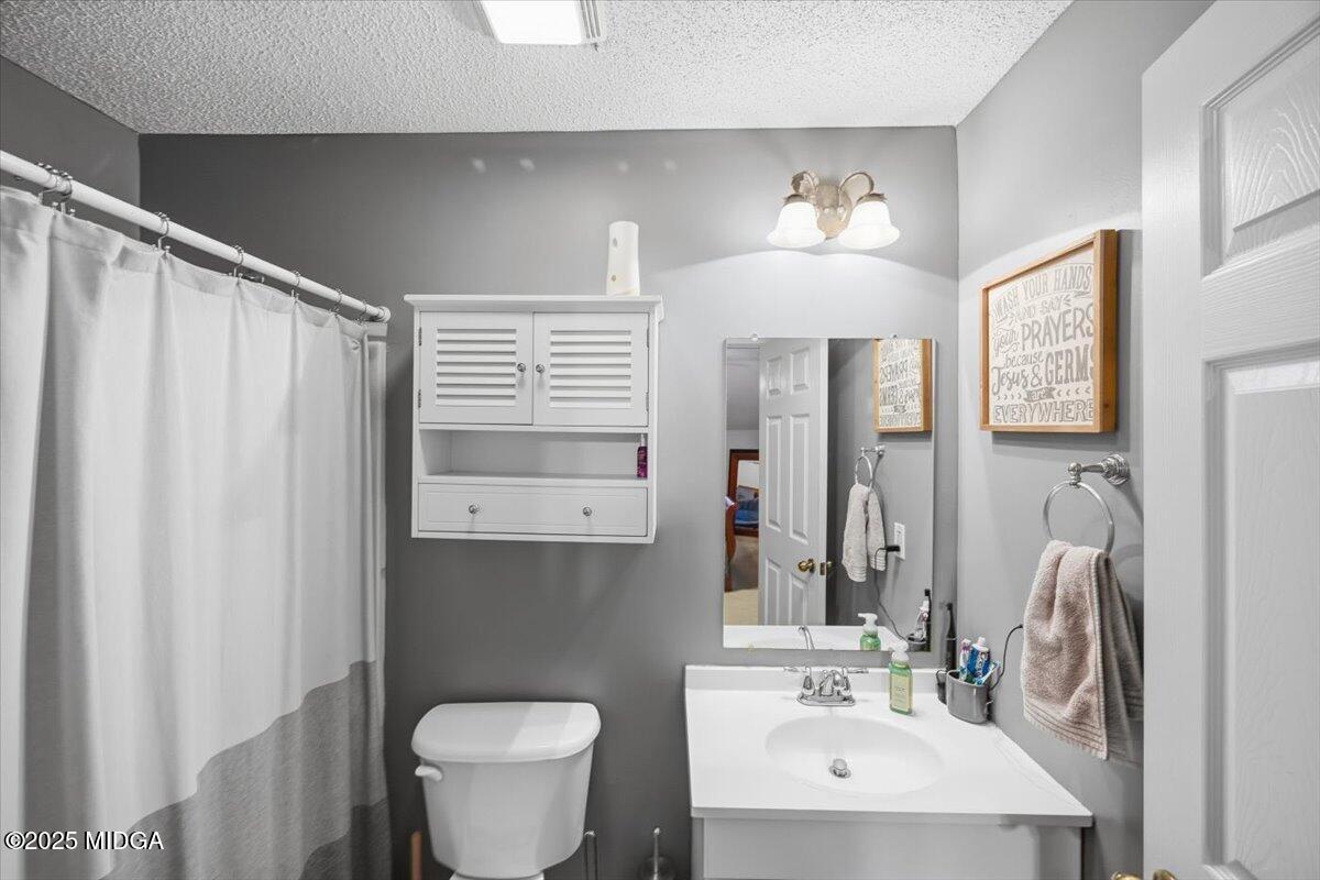 664 Aarons Circle Gray, GA 31032 - Photo 33 of 46 a bathroom with a sink toilet and shower