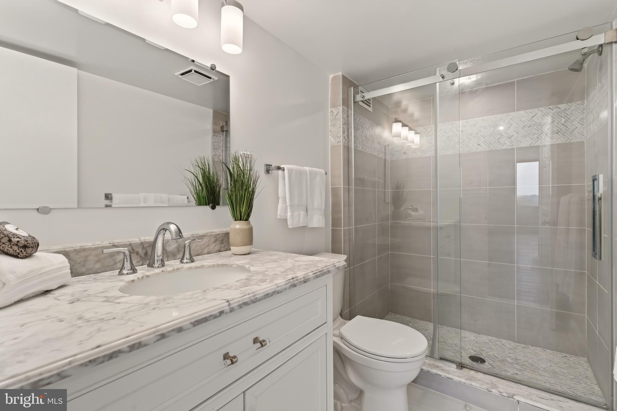 5101 River Road, Unit 1515 Bethesda, MD 20816 - Photo 23 of 33 Beautiful En-Suite Bath-Primary Bedroom