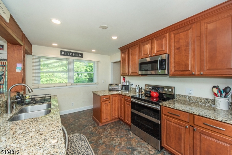 11 Hunters Lane Sparta, NJ 07871 - Photo 7 of 23