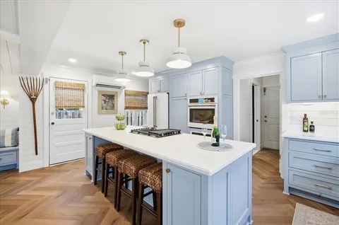 $1,099,000 | 2913 Gulf Drive, Holmes Beach, FL 34217