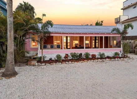 $1,099,000 | 2913 Gulf Drive, Holmes Beach, FL 34217