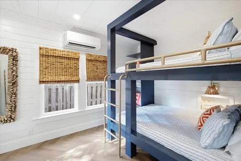 $1,099,000 | 2913 Gulf Drive, Holmes Beach, FL 34217