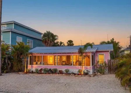 $1,099,000 | 2913 Gulf Drive, Holmes Beach, FL 34217