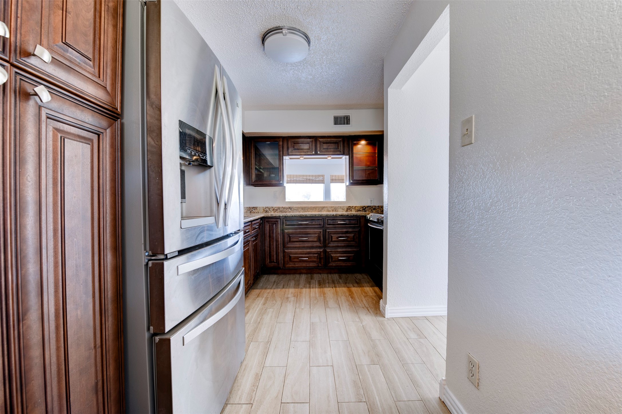 2137 Casa Rio Circle Dickinson, TX 77539 - Photo 17 of 36 StepSaver kitchen with granite countertops and plenty of cabinets.