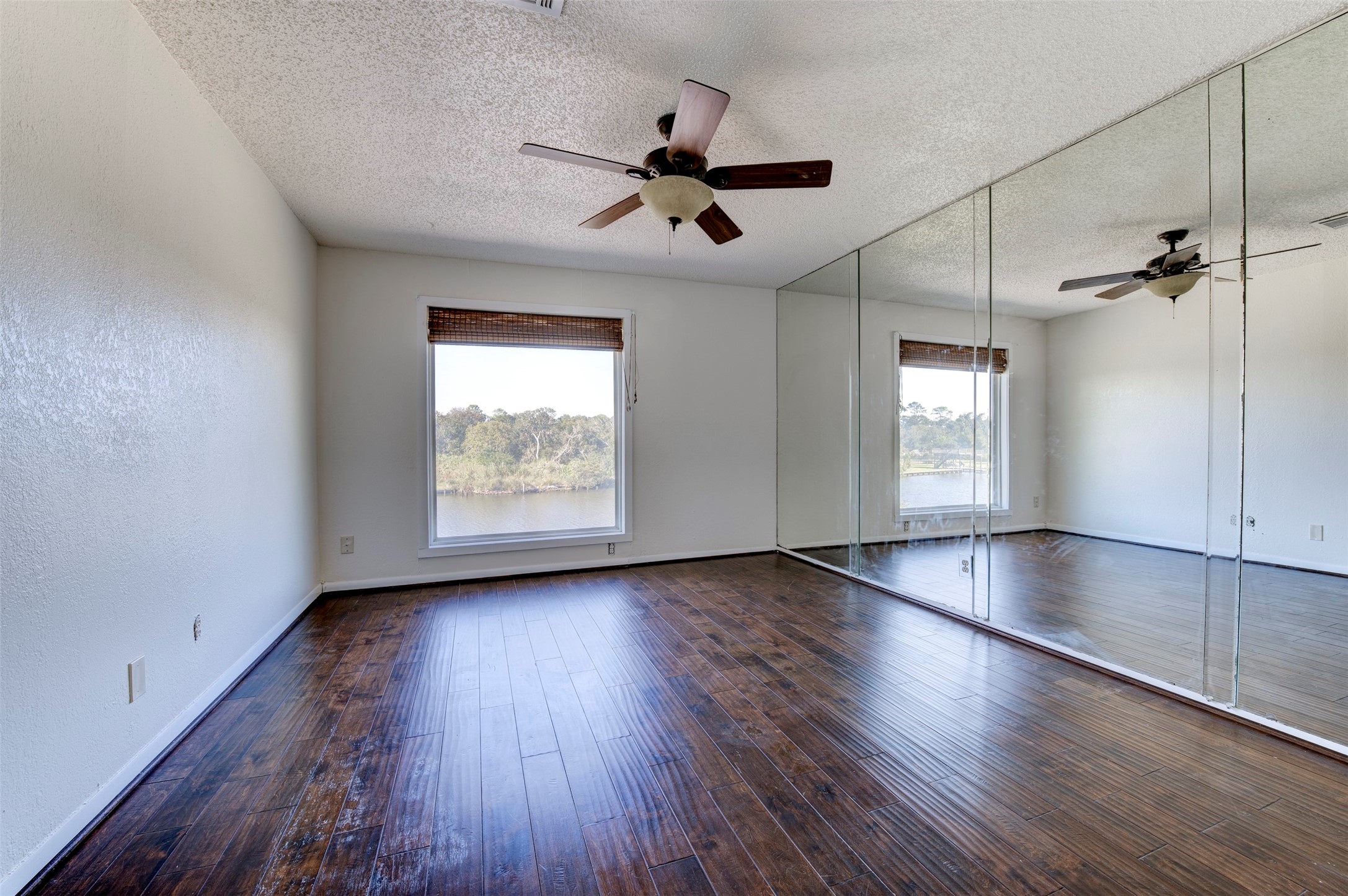 2137 Casa Rio Circle Dickinson, TX 77539 - Photo 28 of 36 Nice sized secondary bedroom with peaceful water views.