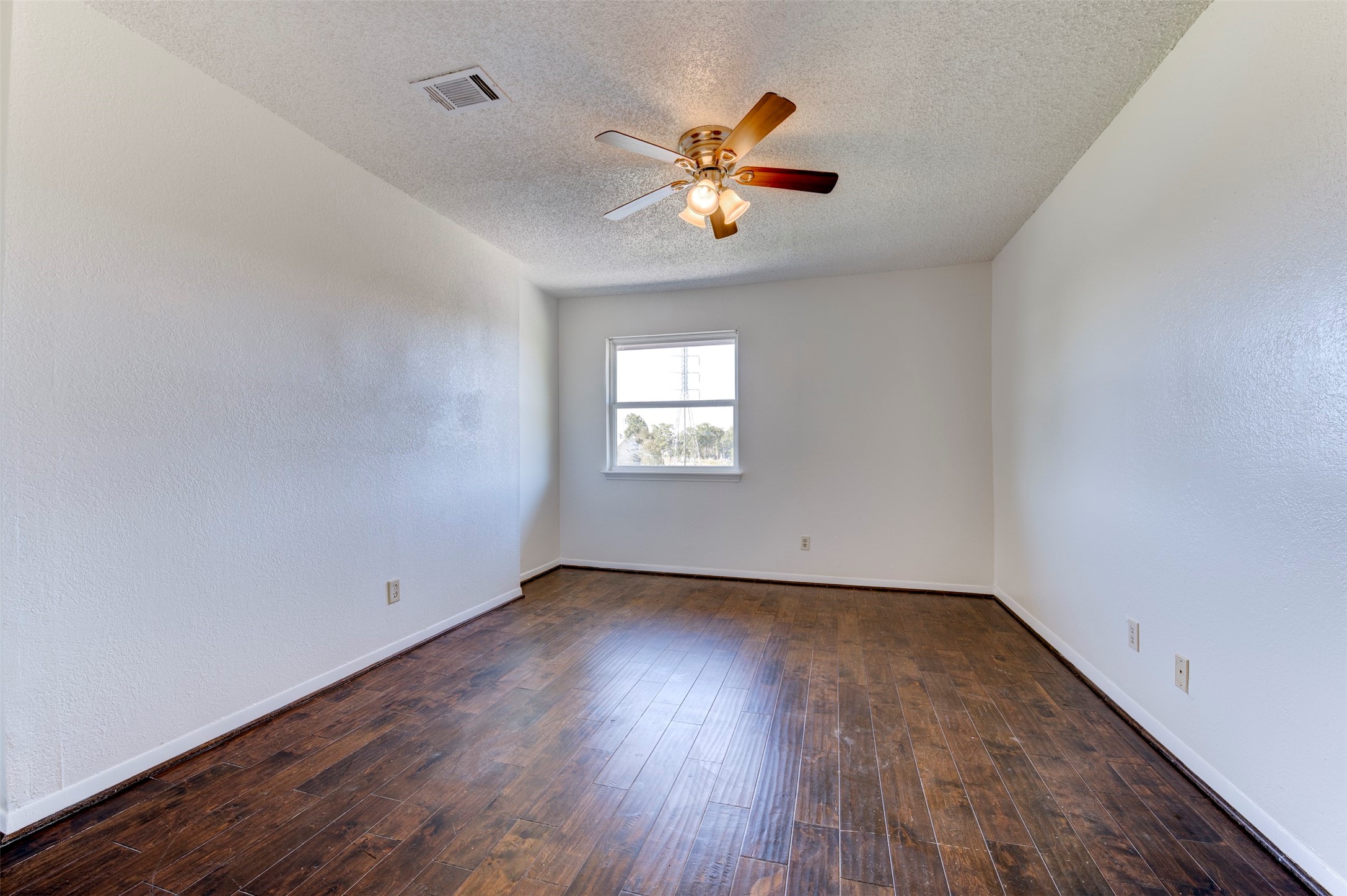 2137 Casa Rio Circle Dickinson, TX 77539 - Photo 29 of 36 Secondary bedrooms have great closets and natural light.