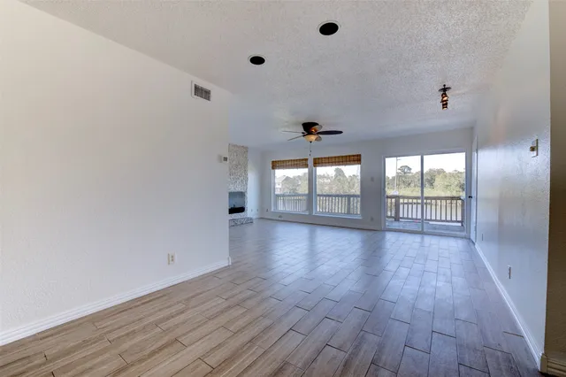 $234,900 | 2137 Casa Rio Circle, Dickinson, TX 77539