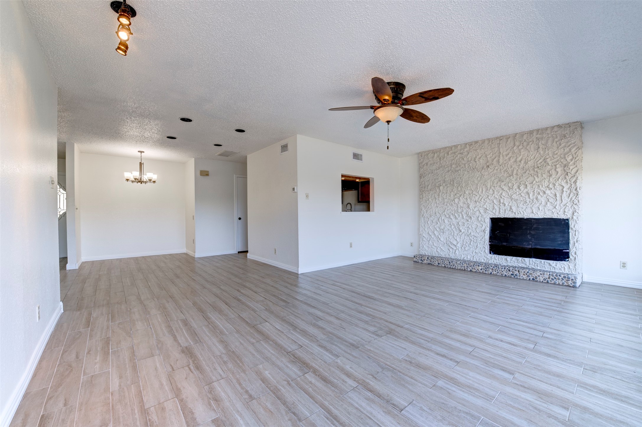 2137 Casa Rio Circle Dickinson, TX 77539 - Photo 9 of 36 Eat-in nook just off the kitchen, ideal for casual dining or family meals