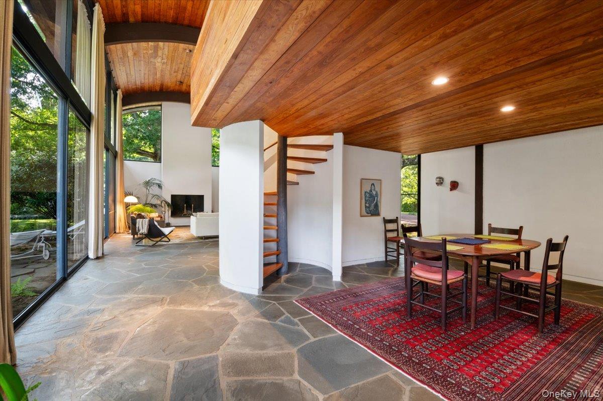 347 Duck Pond Road Locust Valley, NY 11560 - Photo 11 of 49 Gallery Image 11