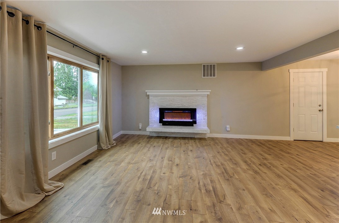 21620 Meridian Avenue South Bothell, WA 98021 - Photo 3 of 25